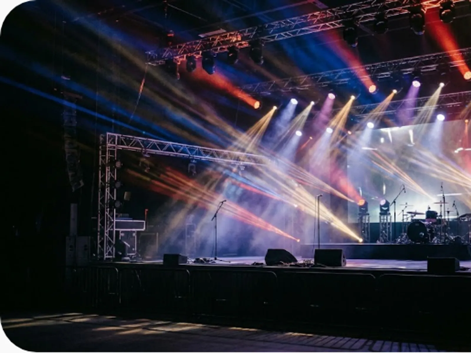 dramatic concert stage lighting with beams and haze